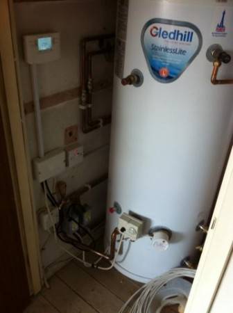 210 Litre Unvented Cylinder Serving 1 x main bathroom and 1 x esuite construction). Quality showering at mains pressure (Masefield Crescent – Abingdon Sept 2014)