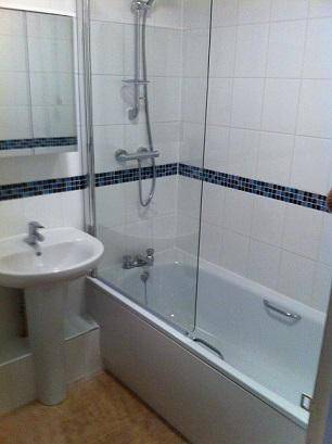 New Bathroom and tiling throughout – Kiddlington